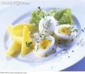 Telur dan Kentang Rebus Photo by; visual